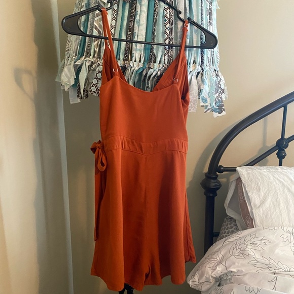 Forever 21 romper with tie on side - Picture 2 of 3